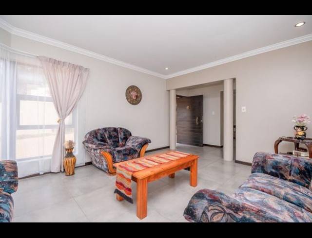 3 BEDROOM PROPERTY TO RENT IN SUNNINGHILL